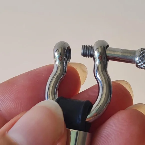 Gorgeous silver stainless steel and vegan black bracelet for men - Picture 3 of 3